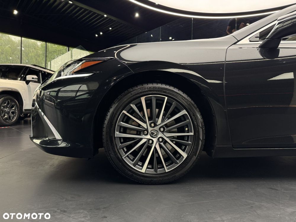Lexus ES 300h Business Edition - 21