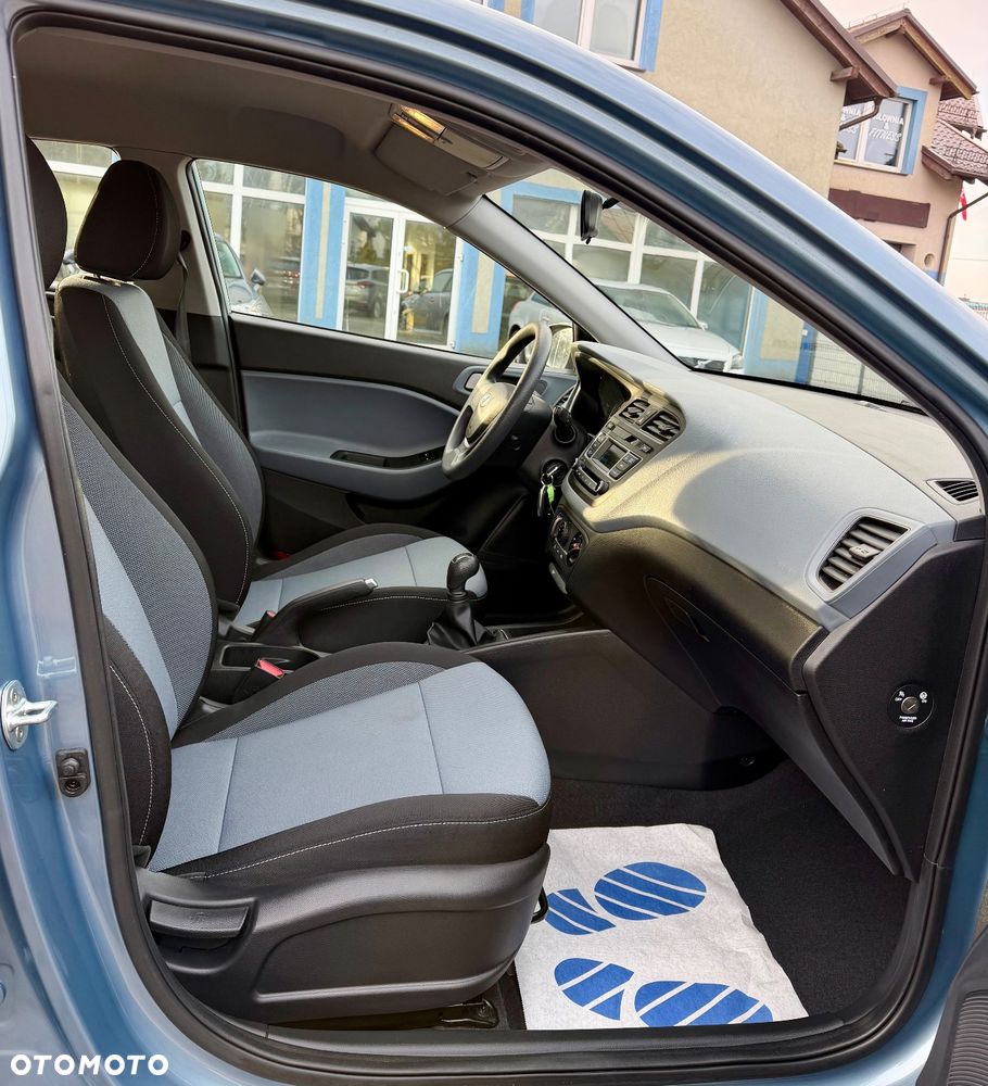 Hyundai i20 blue 1.2 Classic - 11