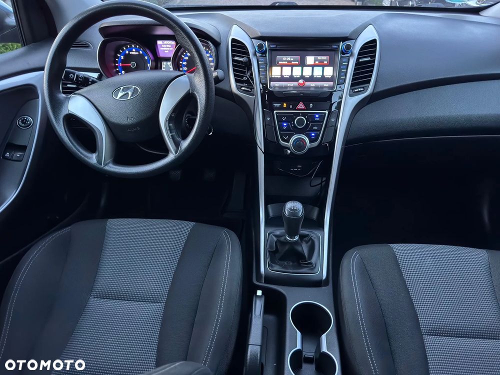 Hyundai i30 blue 1.4 Style - 13