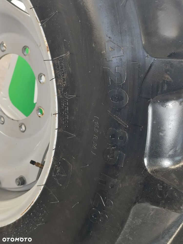 Koło przednie R28 MASSEY FERGUSON 6714 - 8