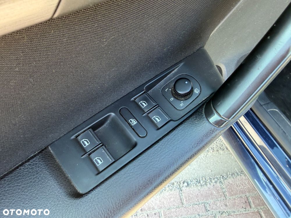 Volkswagen Passat 2.0 TDI 4Mot Highline DSG - 25