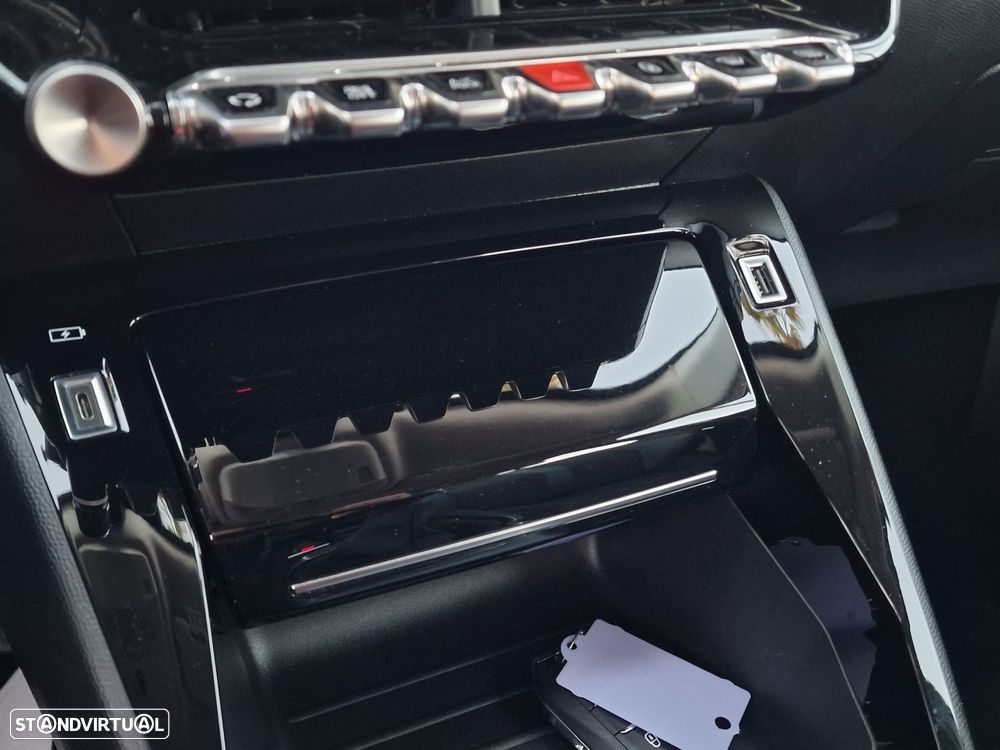 Peugeot 2008 1.2 PureTech Allure - 25