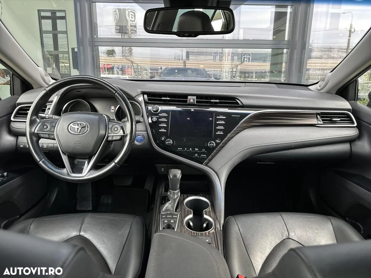 Toyota Camry 2.5 Hybrid Business - 11
