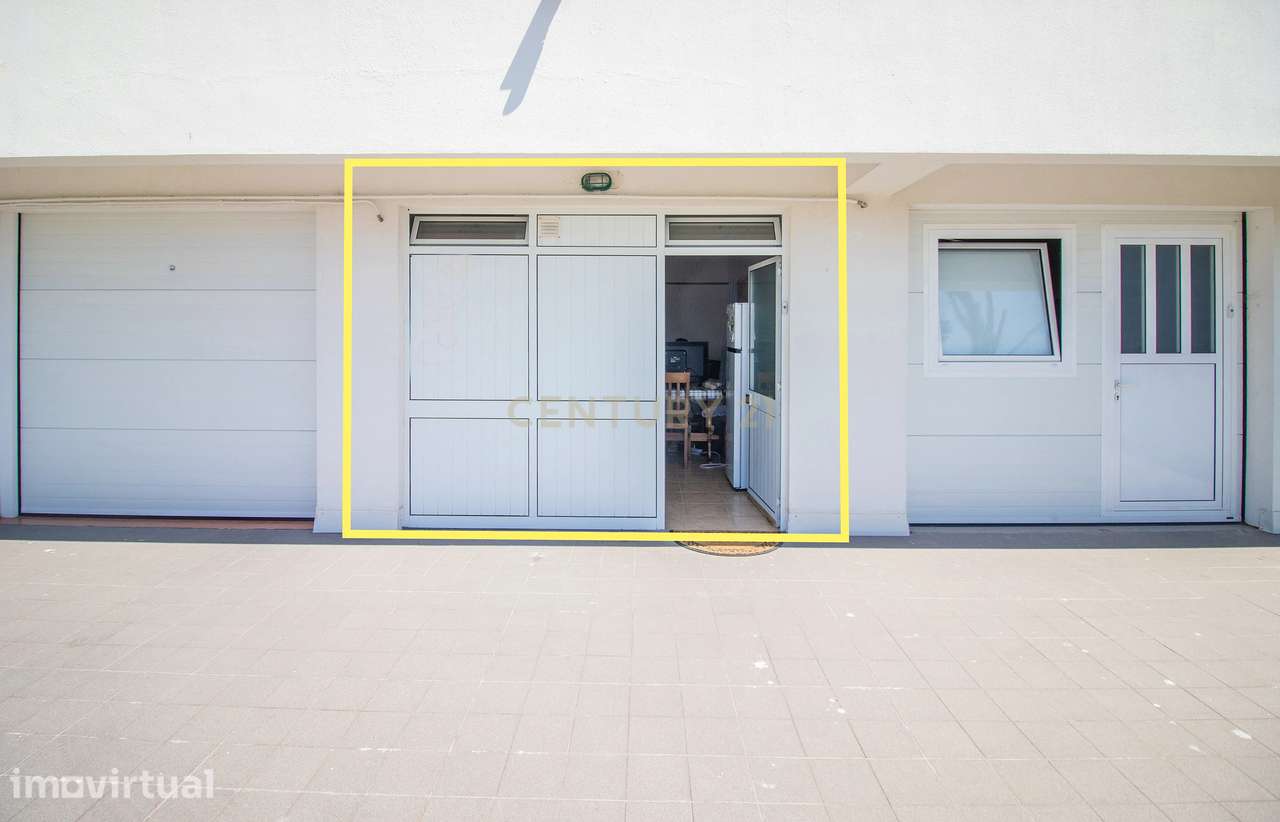 Garagem com luz, água e saneamento ao lado do CAE nas Abadias - Figuei - Grande imagem: 2/10