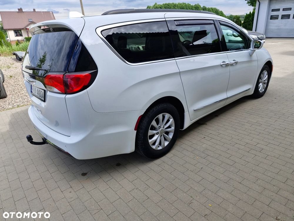 Chrysler Pacifica - 4