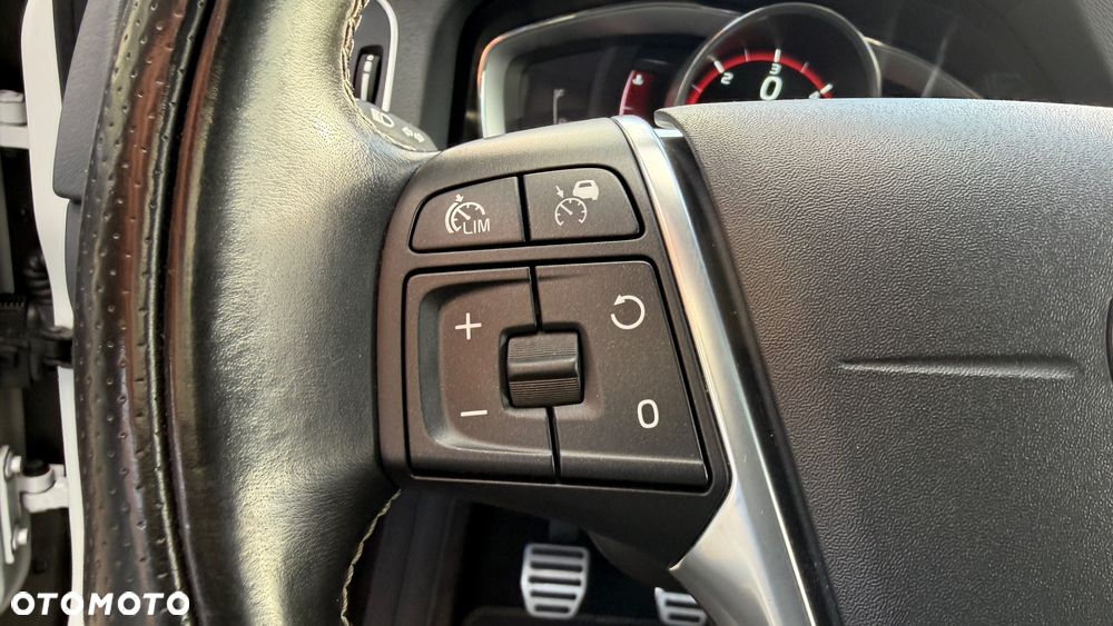 Volvo V60 D4 Drive-E R-Design Summum - 11