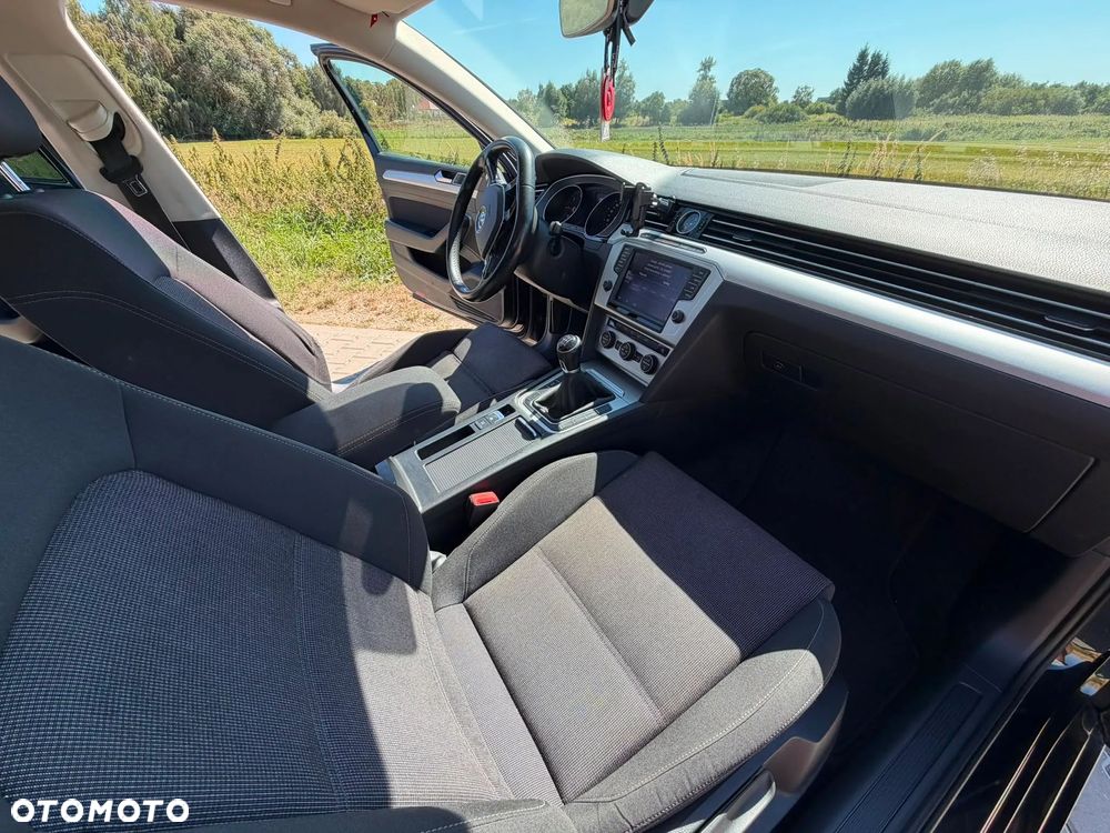 Volkswagen Passat 2.0 TDI SCR Comfortline - 11