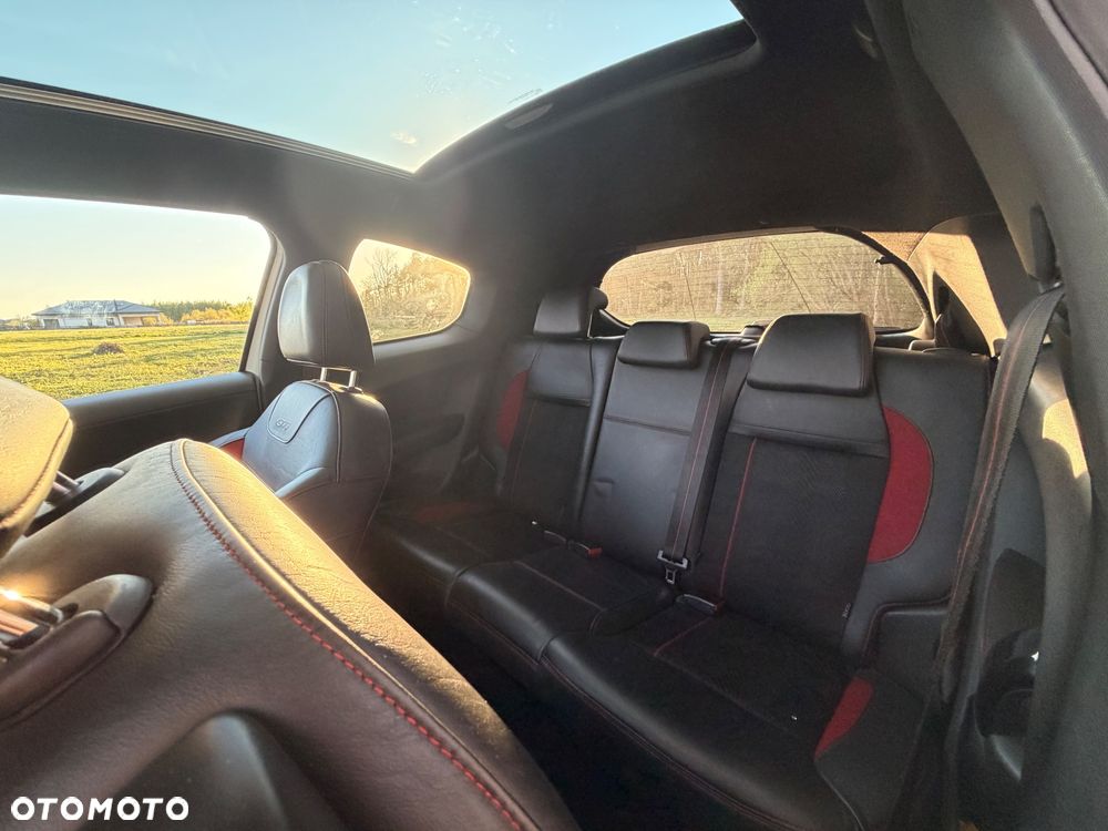 Peugeot 208 GTI 200 THP - 12