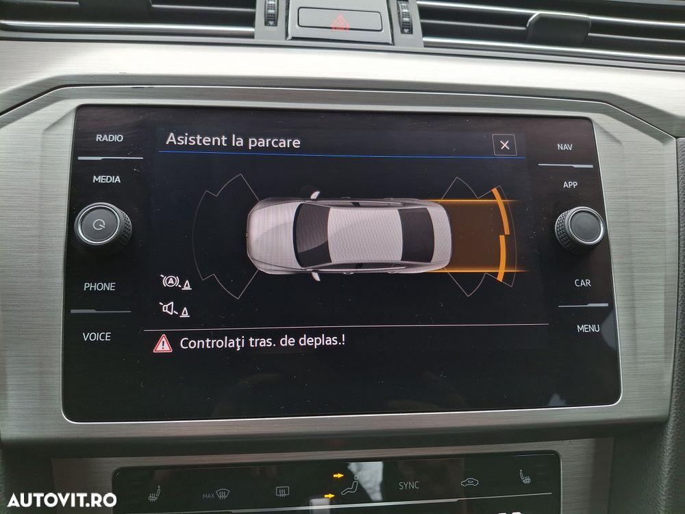 Volkswagen Passat 2.0 TDI DSG Advance - 16