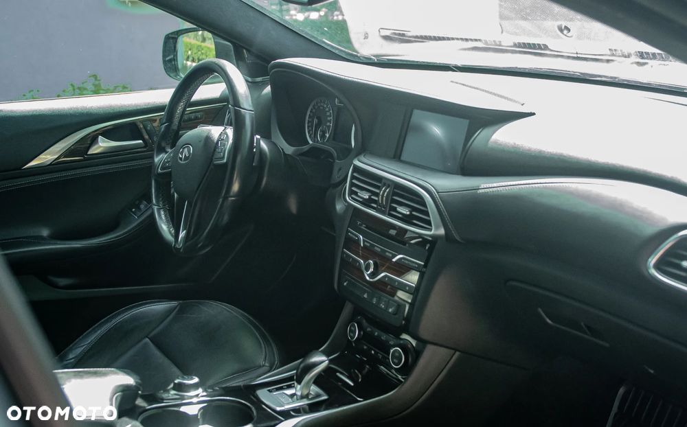 Infiniti Q30 2.2d DCT AWD Premium - 2