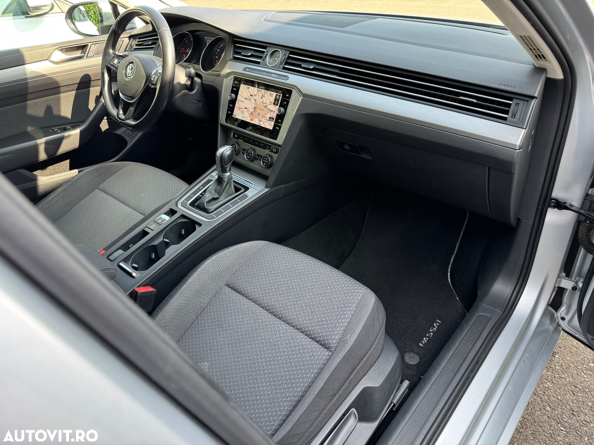 Volkswagen Passat Variant 2.0 TDI SCR DSG BlueMotion Trendline - 27