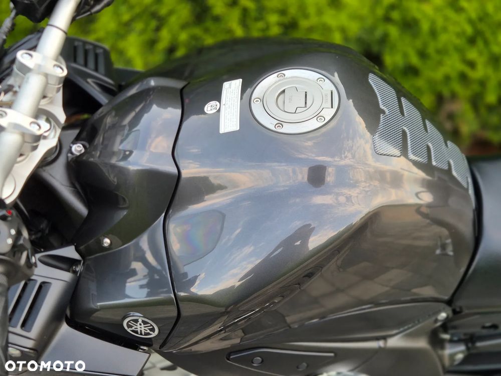 Yamaha FZ - 26