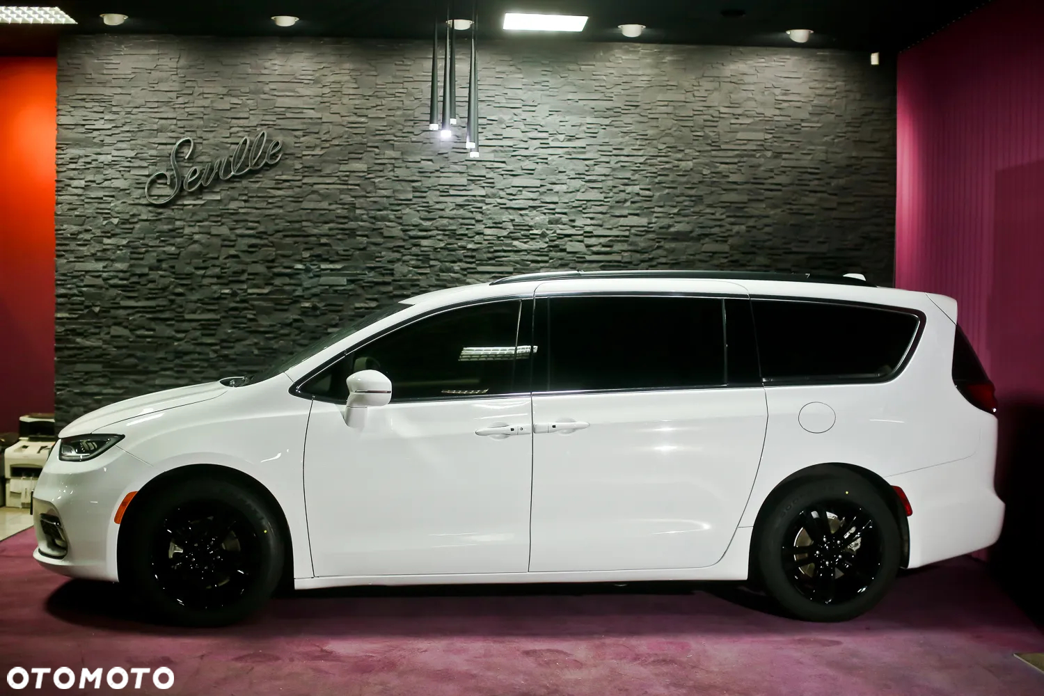 Chrysler Pacifica - 6