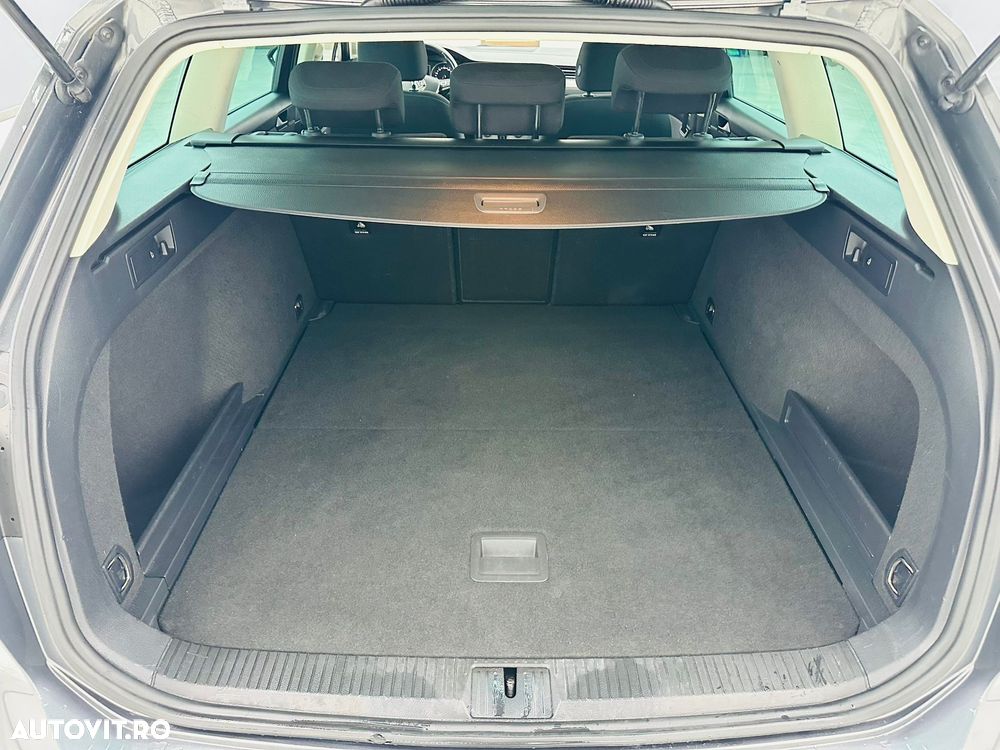 Volkswagen Passat 2.0 TDI Comfortline - 18