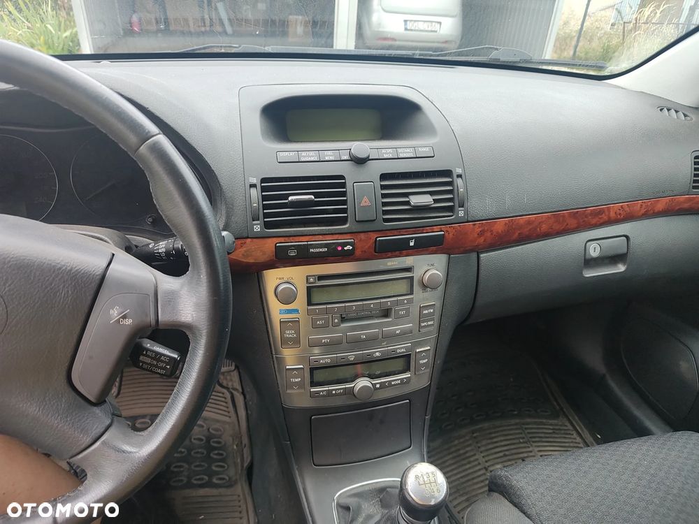 Toyota Avensis - 8