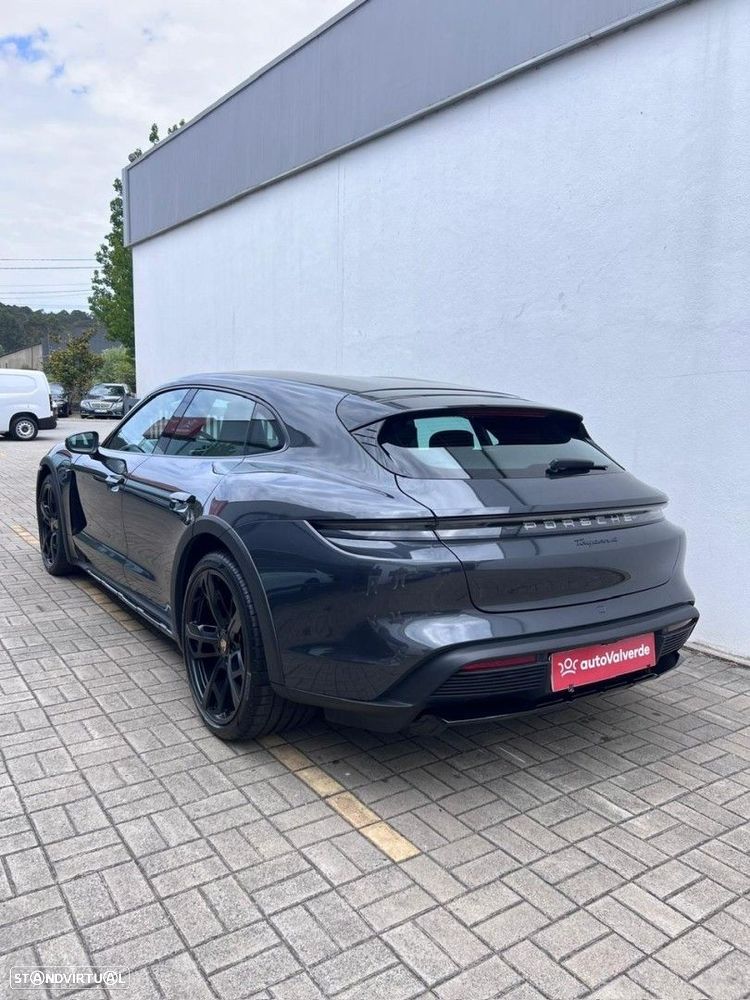 Porsche Taycan Cross Turismo 4 - 3