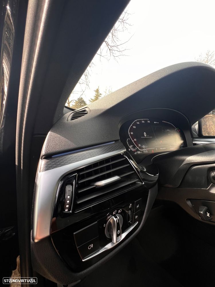 BMW 530 e Pack Desportivo M - 36