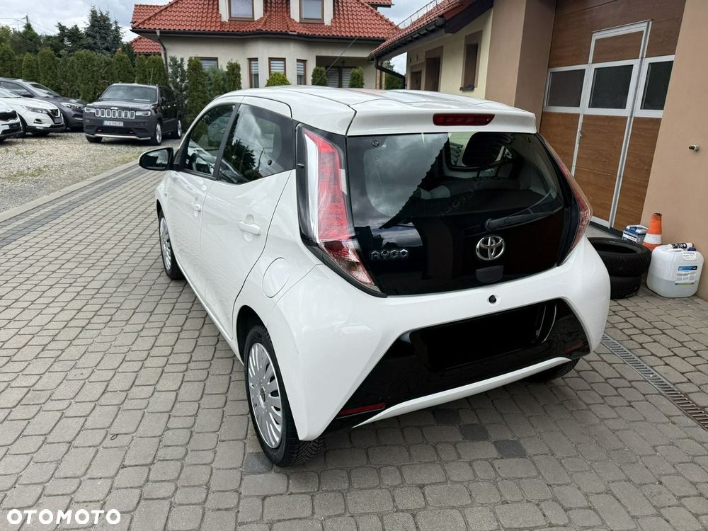 Toyota Aygo x-play touch - 9