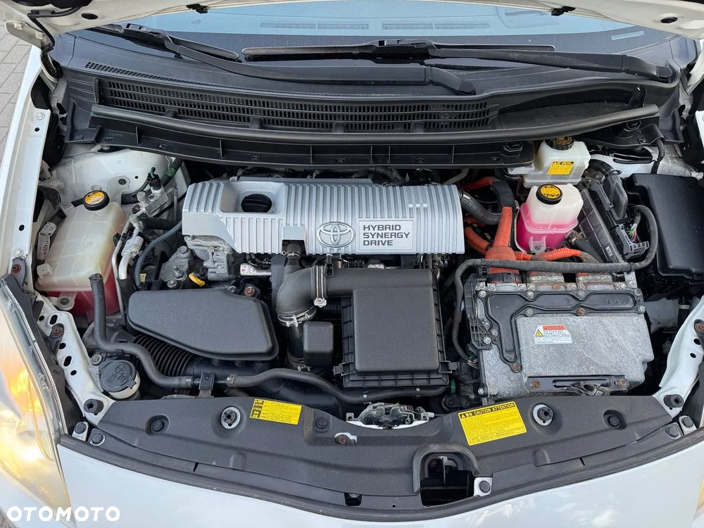 Toyota Prius 1.8 HSD Sol - 34