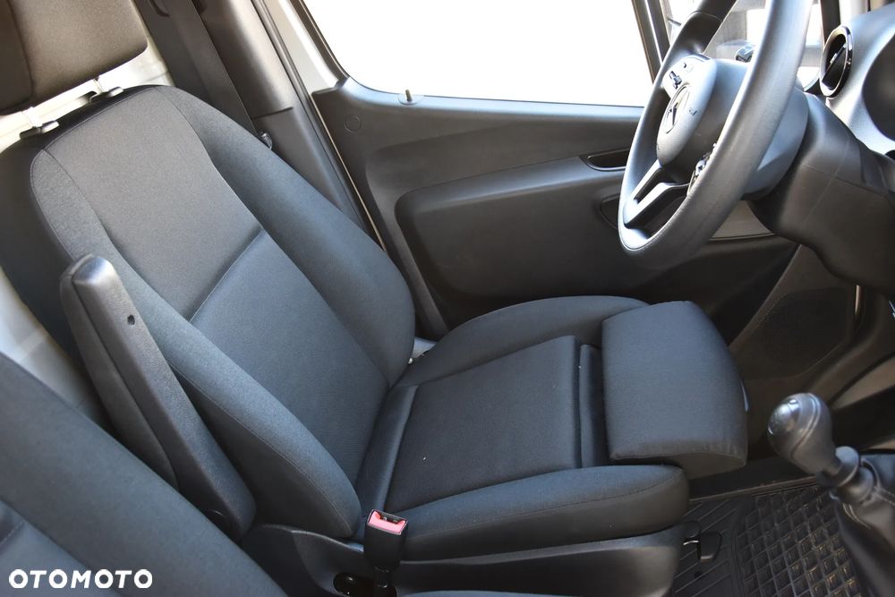 Mercedes-Benz Sprinter - 20