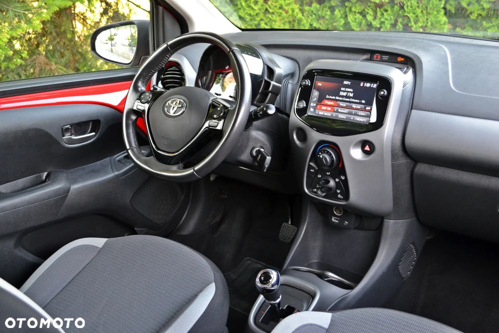 Toyota Aygo x.shift x-play connect - 22