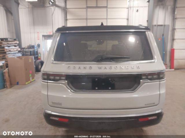 Jeep Grand Wagoneer - 9