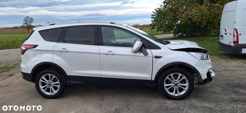 Ford Kuga 1.5 EcoBoost 2x4 Titanium - 3