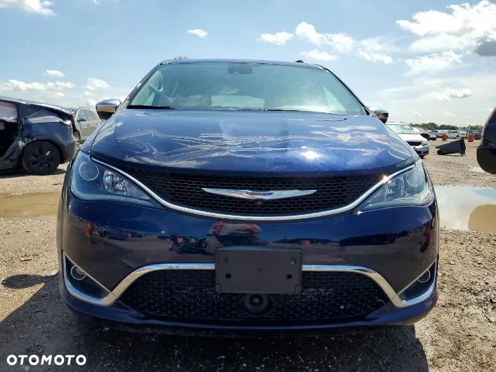Chrysler Pacifica - 5