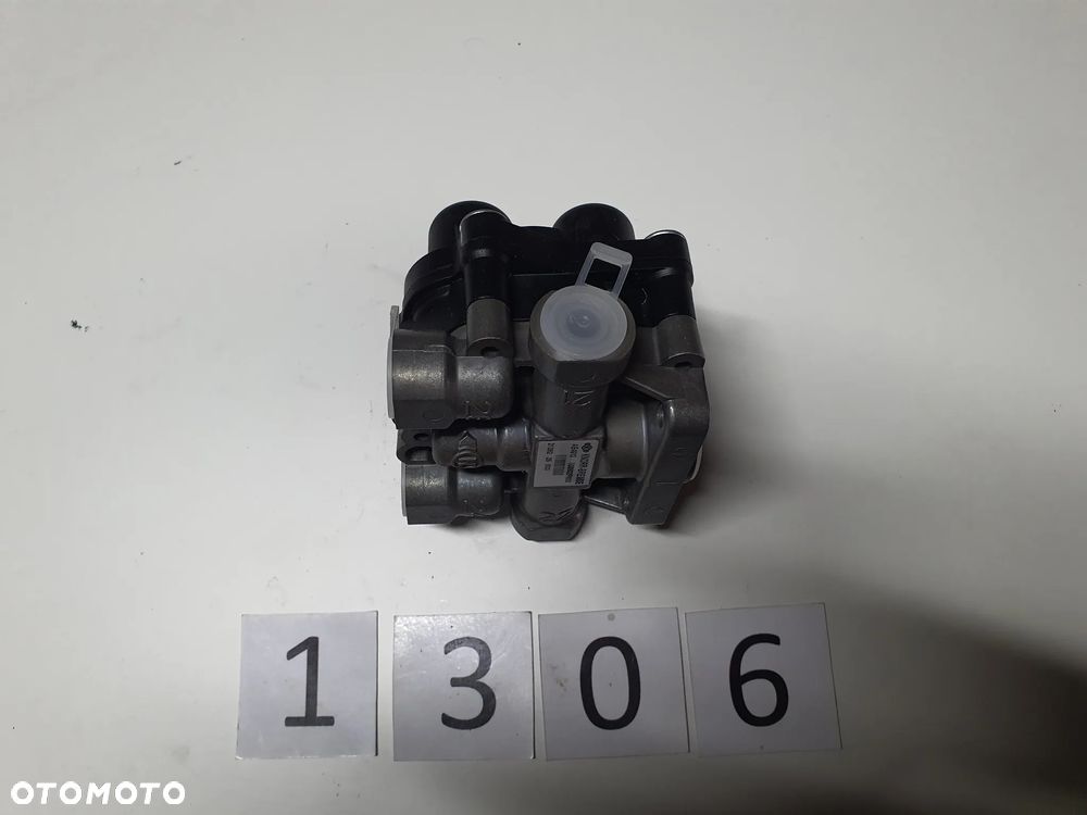 Zawór wielodrogowy czteroobwodowy Knorr-Bremse II38802FN00, AE4613 - 7