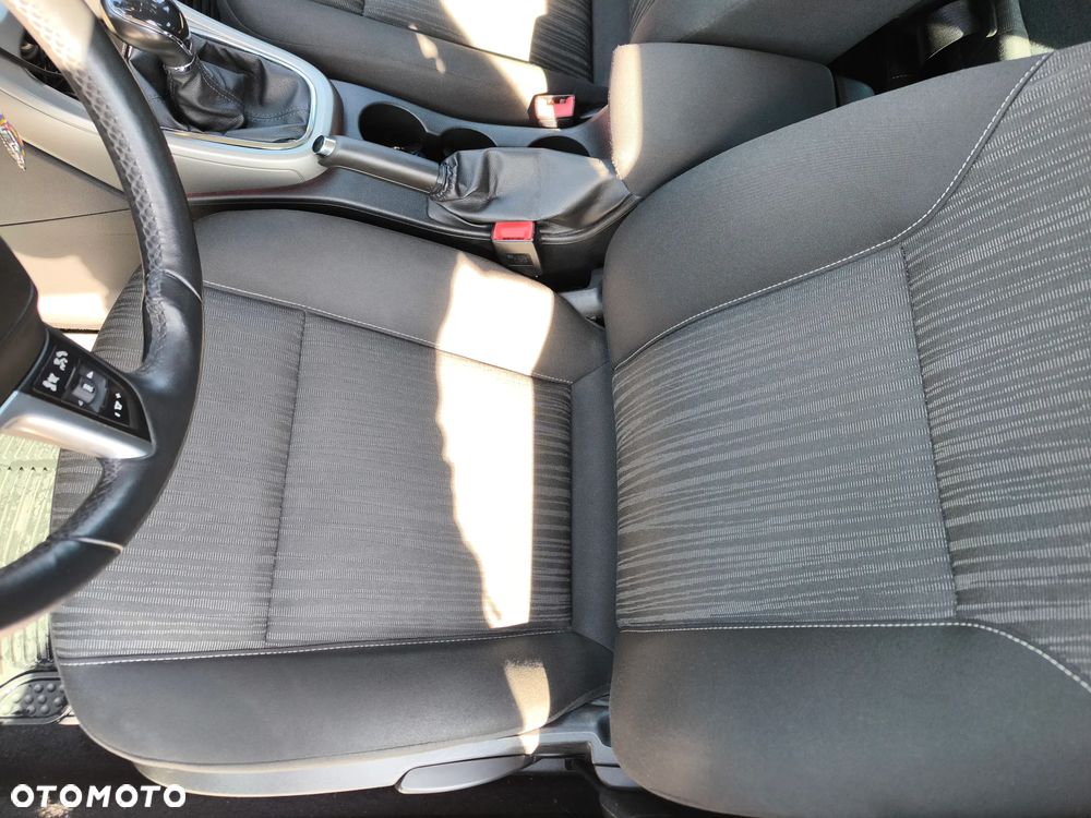 Opel Astra 1.4 T Enjoy - 8