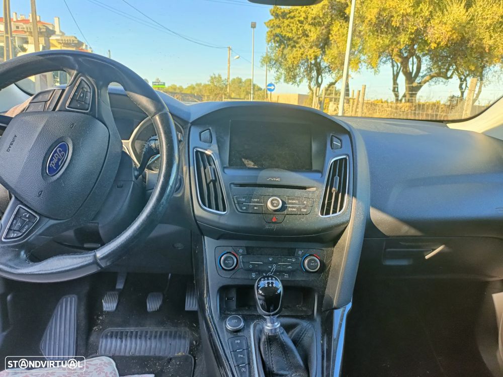 Ford Focus SW - 12