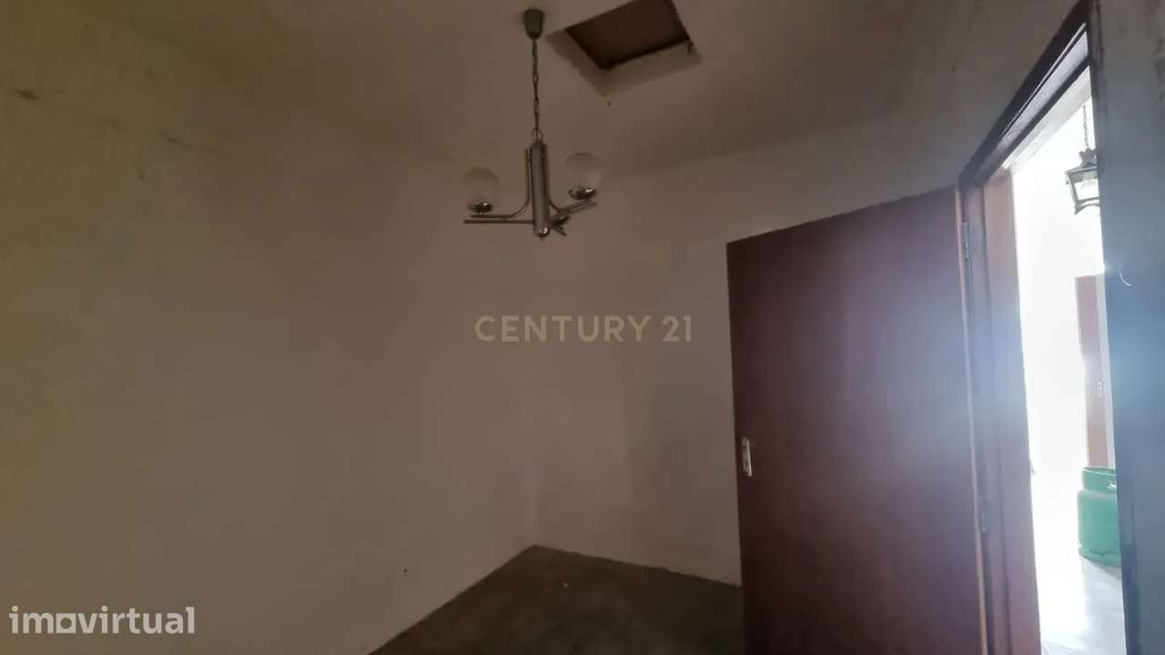 **T2 para Recuperação com Terraço e Quintal em Viana do Alentejo* - Grande imagem: 4/5