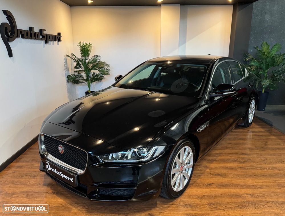 Jaguar XE 2.0 D R-Dynamic HSE - 1