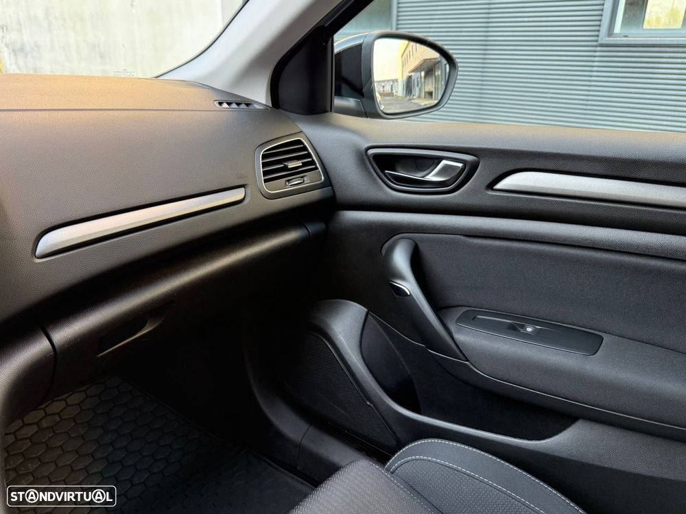 Renault Mégane Sport Tourer 1.5 Blue dCi Limited EDC - 17