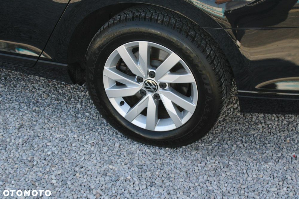 Volkswagen Passat - 12