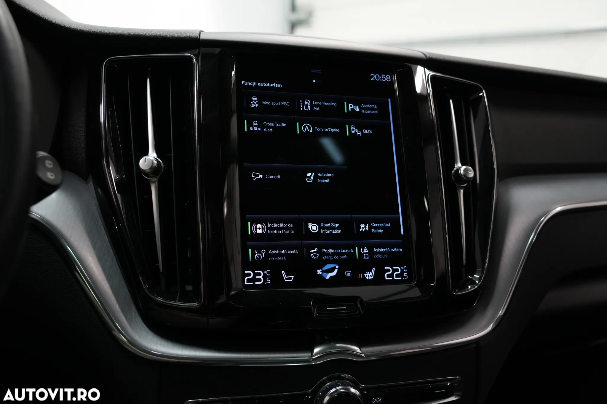 Volvo XC 60 B4 D AWD Geartronic Momentum Pro - 26
