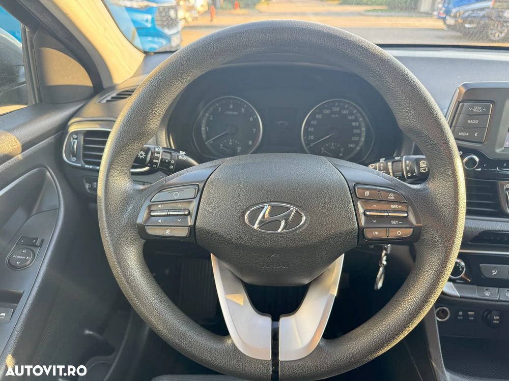 Hyundai i30 1.4 100CP 5DR M/T Classic+ - 14