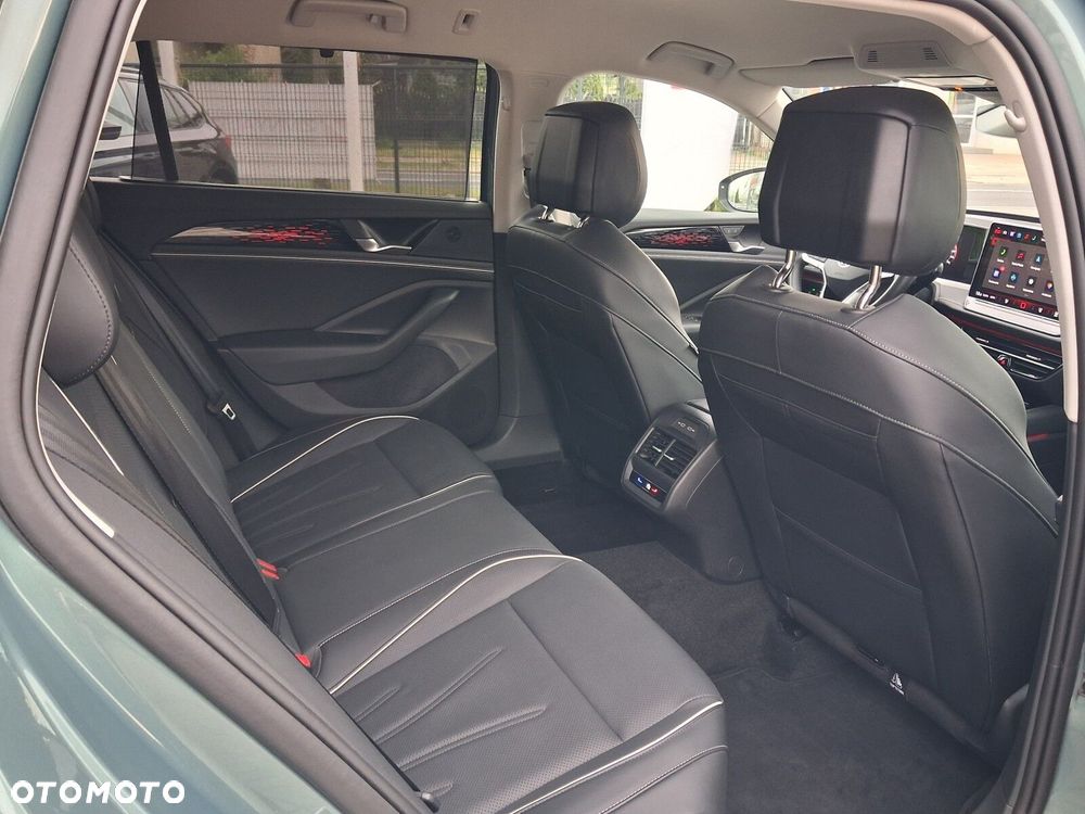 Volkswagen Passat - 11