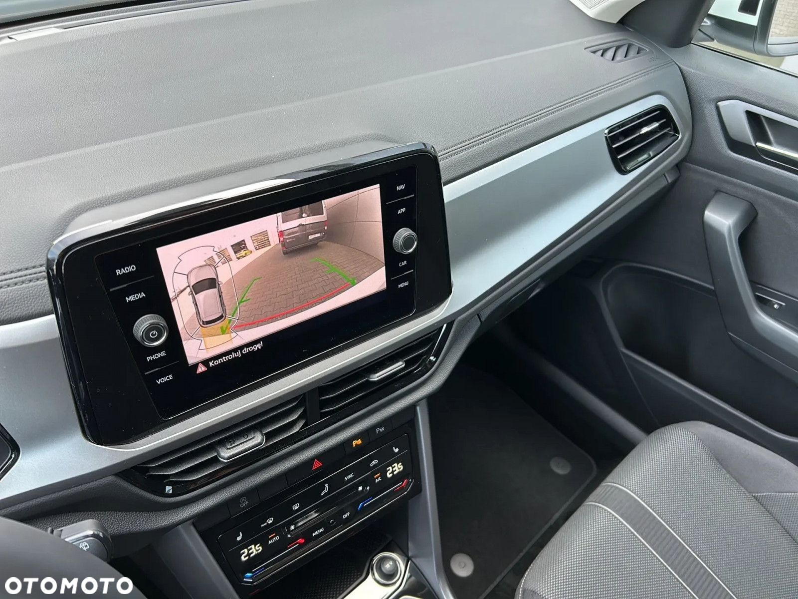 Volkswagen T-Roc - 16