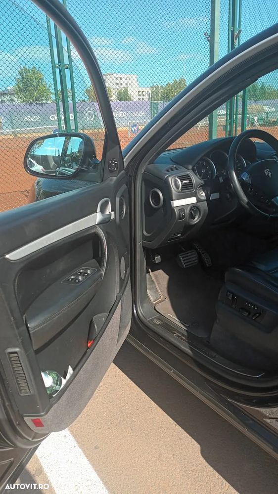 Porsche Cayenne Turbo S Aut - 12