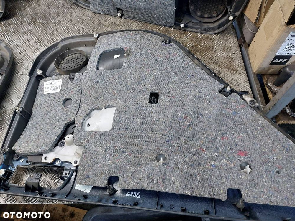 BOCZKI DRZWI KOMPLET TOYOTA AVENSIS T25 SEDAN - 11