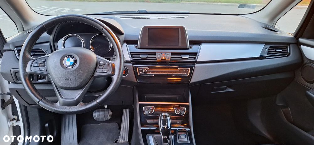 BMW Seria 2 218d - 14