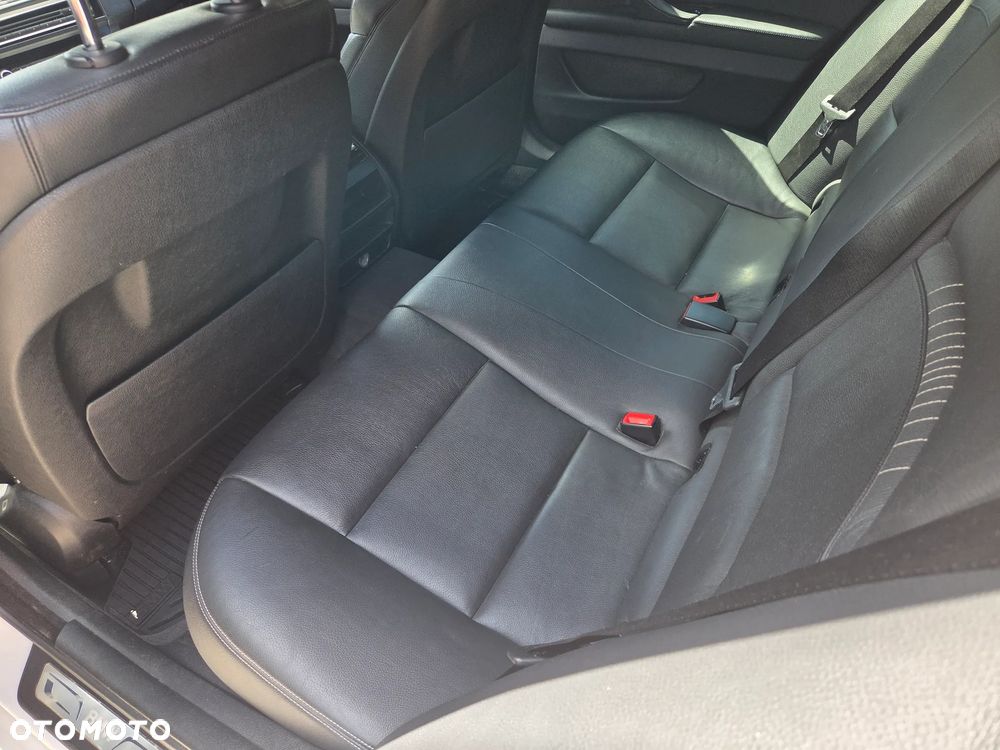 BMW Seria 5 525d xDrive Luxury Line - 9