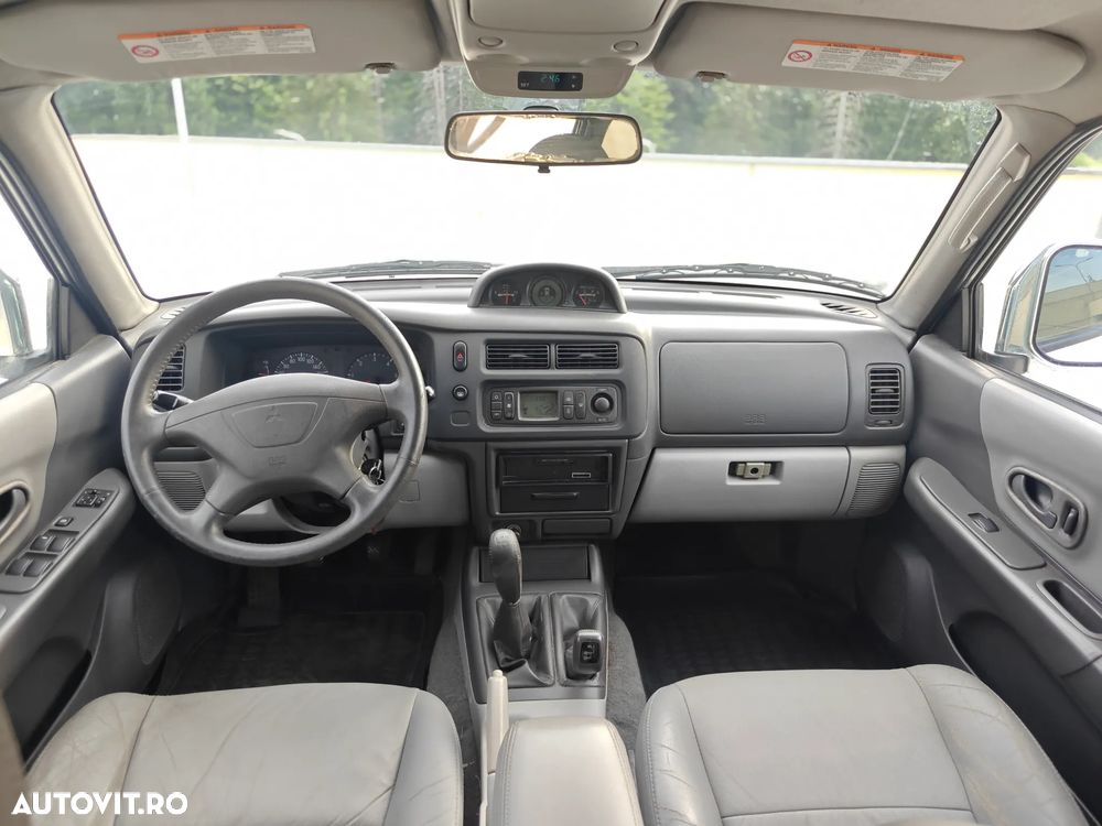 Mitsubishi Pajero Sport 2.5 TD GLS - 17