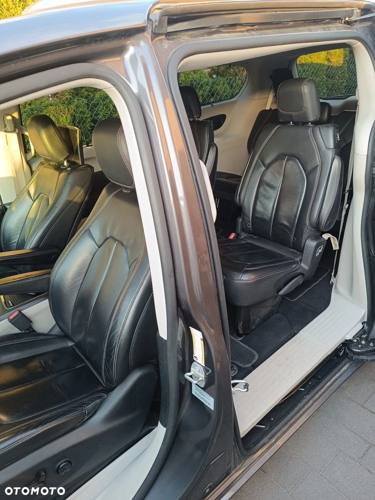 Chrysler Pacifica - 17