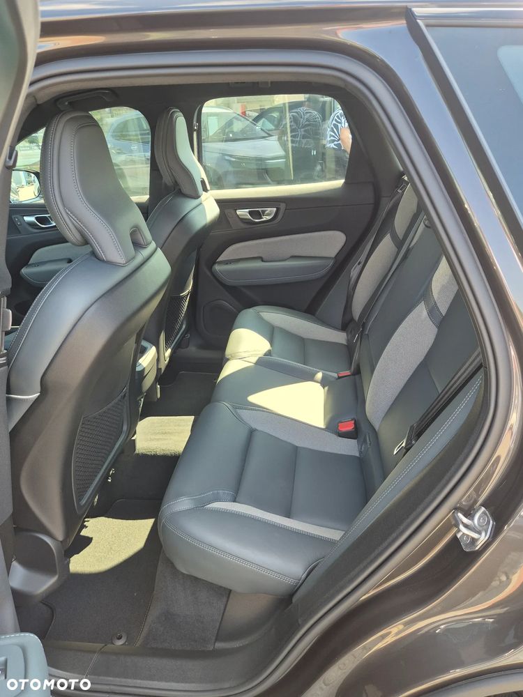 Volvo XC 60 B4 B R-Design - 13