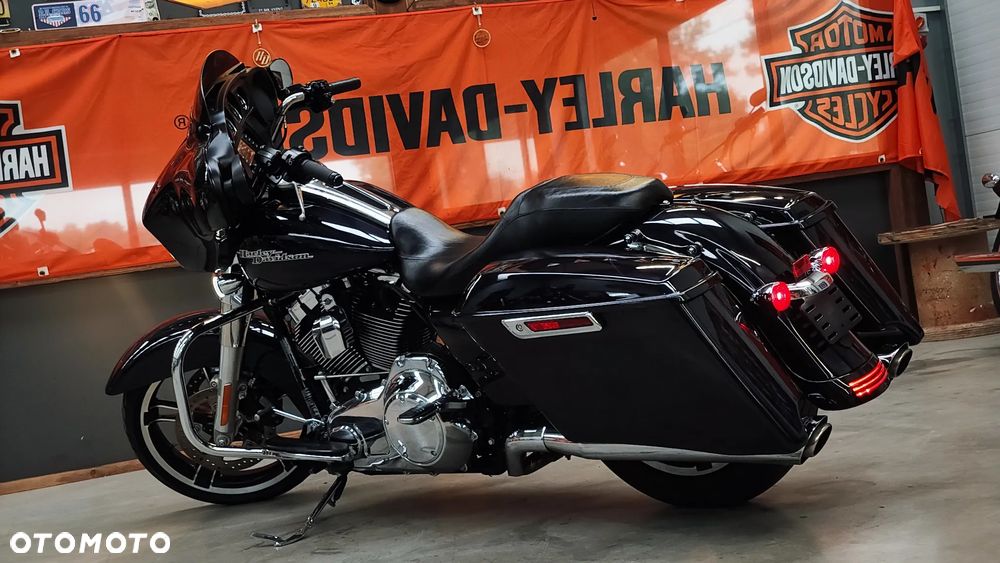 Harley-Davidson Touring Street Glide - 11