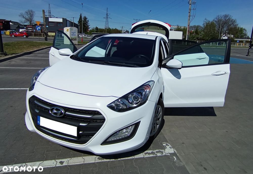 Hyundai i30 1.6 CRDi Classic + - 6