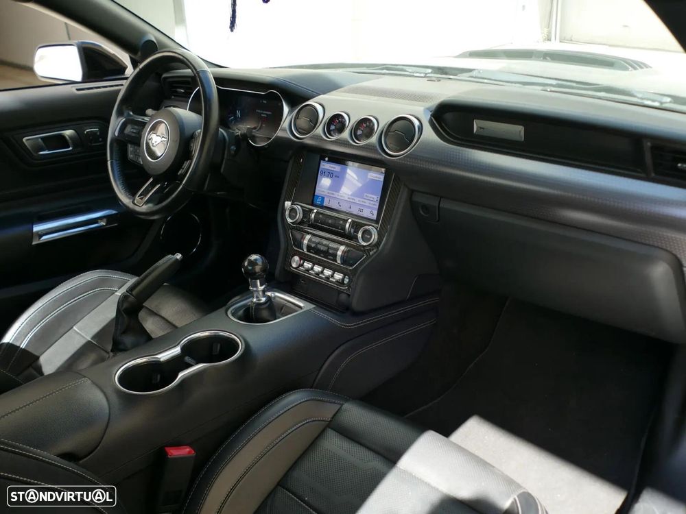 Ford Mustang - 35