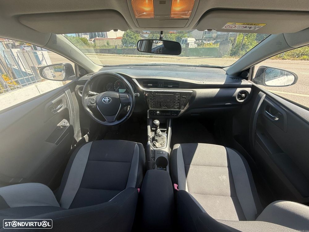 Toyota Auris 1.4 D-4D - 11